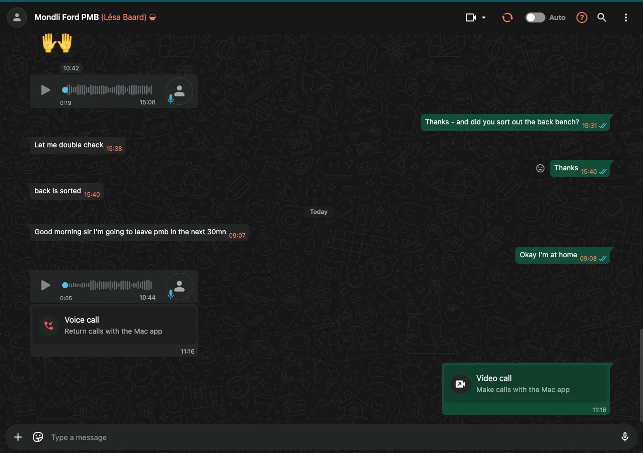 WhatsApp conversation with linked HubSpot contact